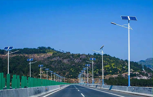 太阳能路灯 太阳能路灯厂家 j9九游会太阳能灯饰有限公司